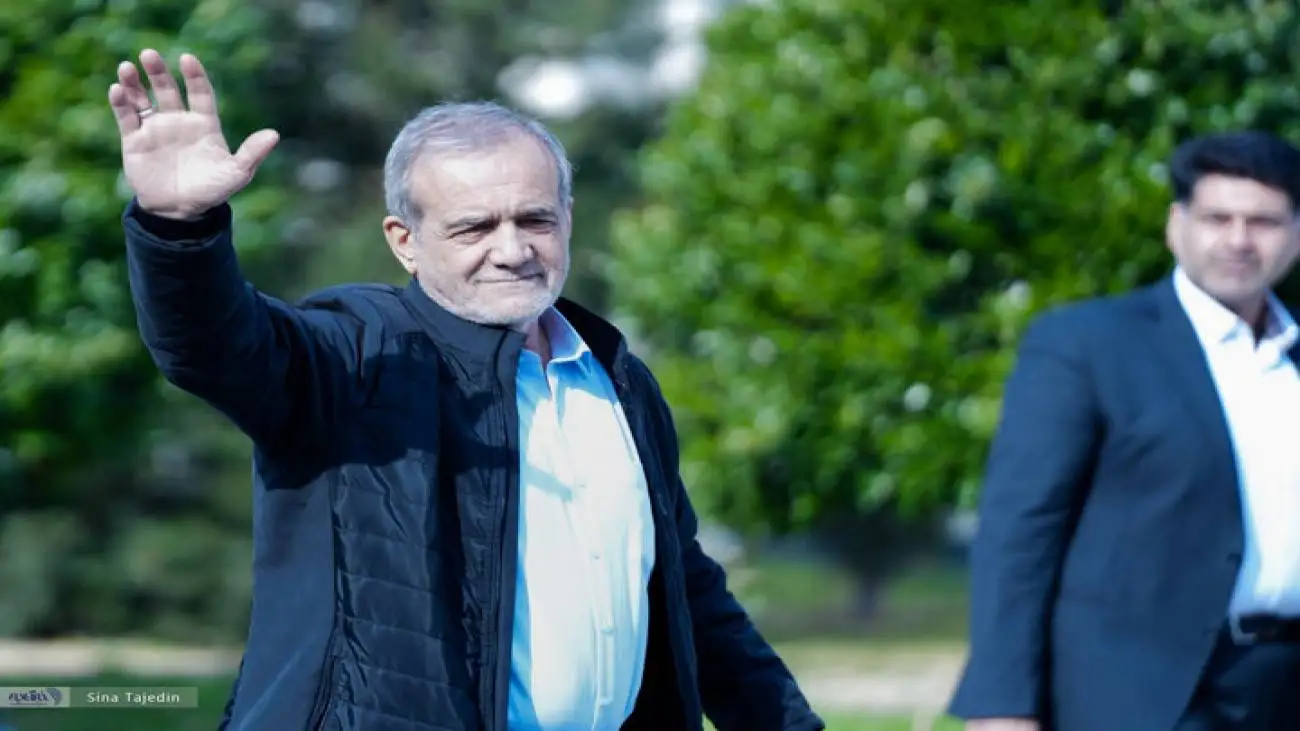 گفتگوی خانم سخنگو با پزشکیان در حیاط دولت وایرال شد + ویدئو