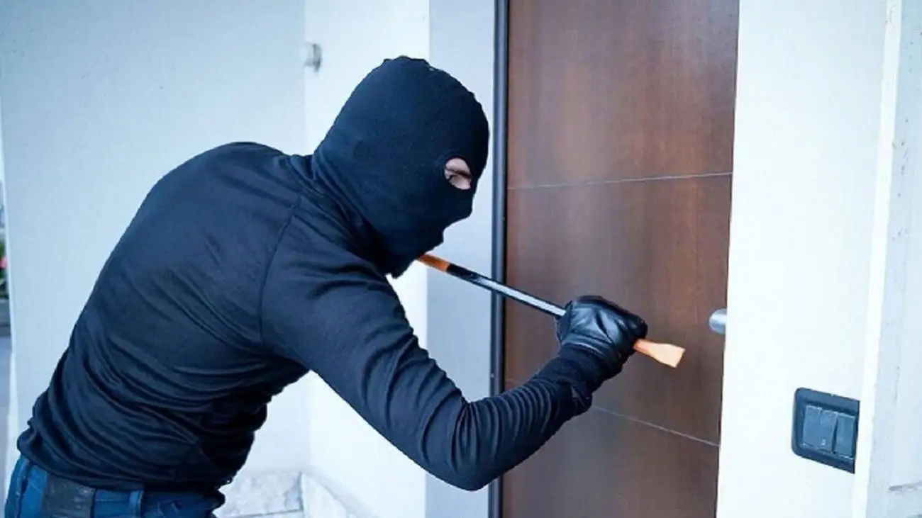 چطور به سارقان منزل رودست بزنیم؟  -  چند راه حل  ساده اما مهم برای پیشگیری از سرقت منزل