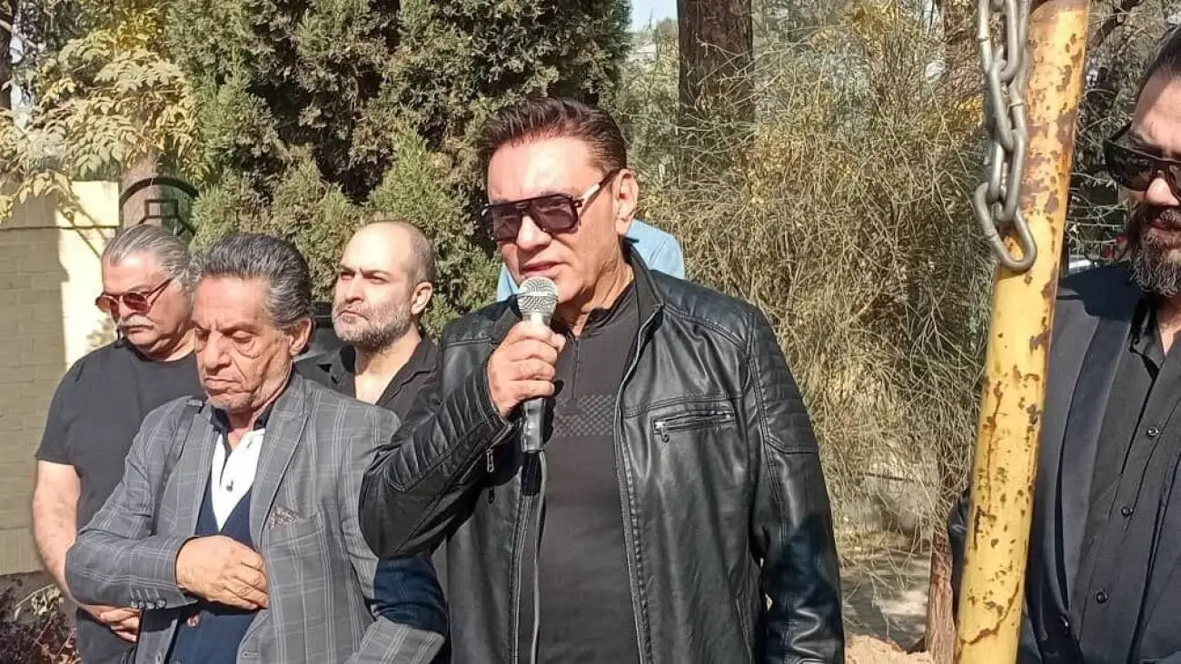 ویدیو  -   گلایه تند فرشید نوابی از مهران احمدی برای شرکت نکردن در مراسم تشییع مسعود رشیدی