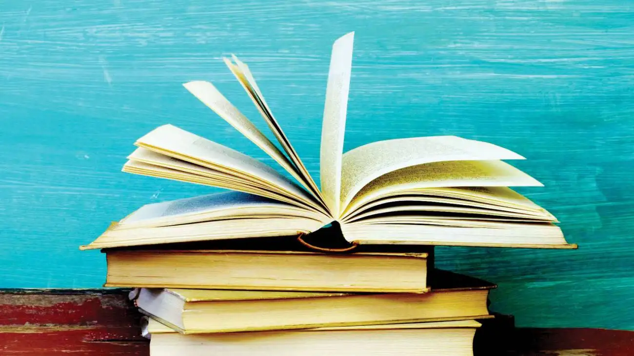 در ستایش عشاق کتاب