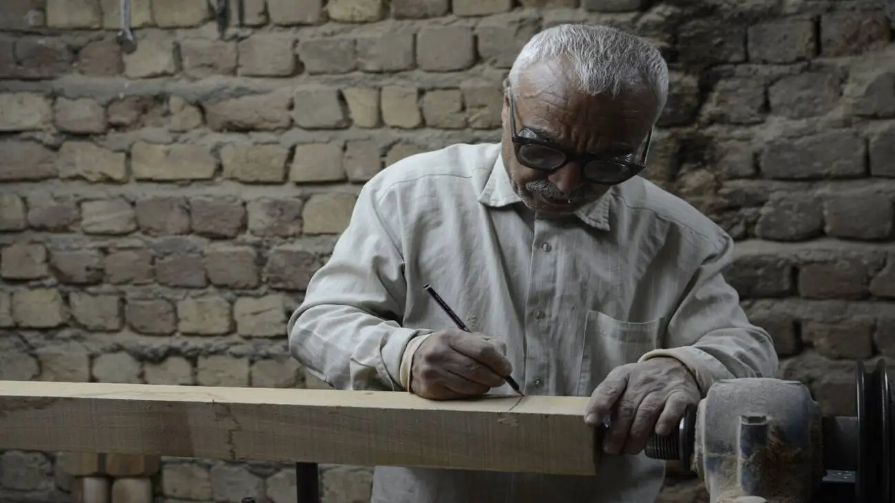 درخت افرا چطور به آشپزخانه گیلکی  ها راه یافت + ویدیو از آخرین سازنده ظرف های چوبی که دیگر کاربرد ندارند