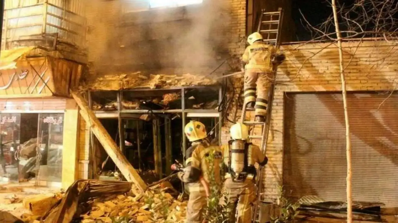 ویدیو  -  آتش سوزی و انفجار جالب مغازه لوازم آرایش در اسلامشهر