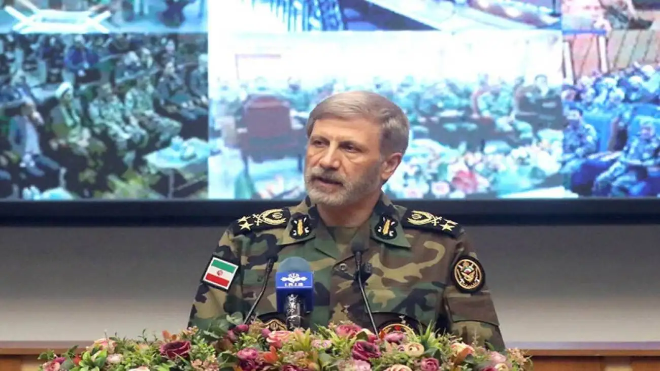فرمانده ارتش: آماده ام جان خود را برای یک نوزاد یک روزه ایرانی فدا کنم + ویدئو