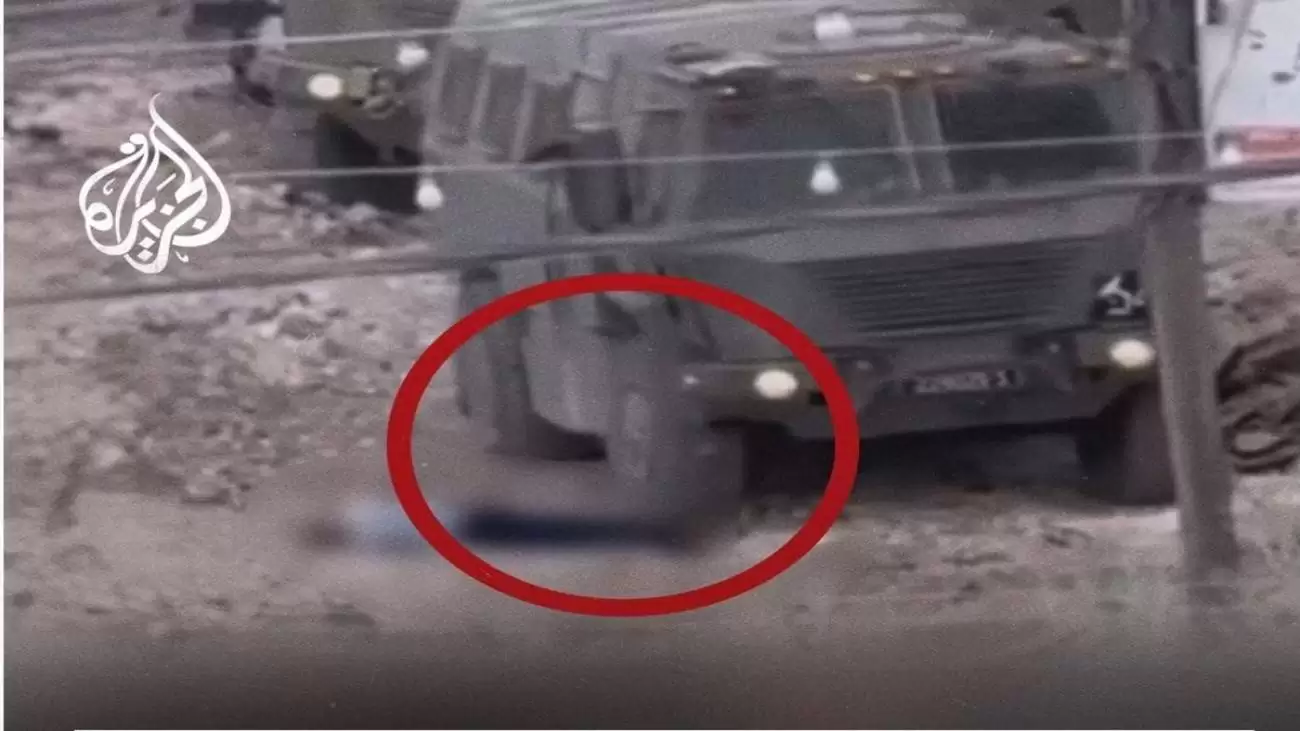 (فیلم) عبور خودروی زرهی ارتش اسرائیل از روی پیکر شهید فلسطینی