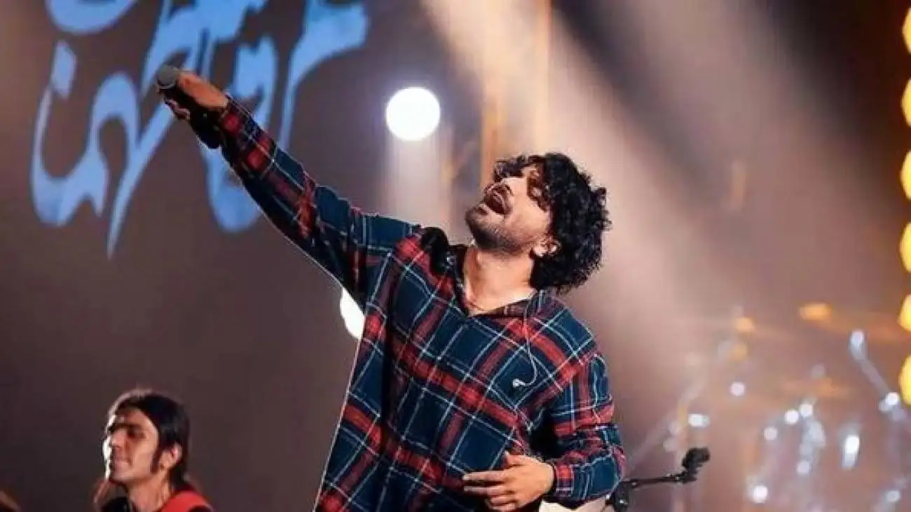 فیلم آواز عاشقانه  -  عرفان طهماسبی این آواز رو جوری خوند که اشک خودشم در اومد - یه جا از خود بی خود میشه