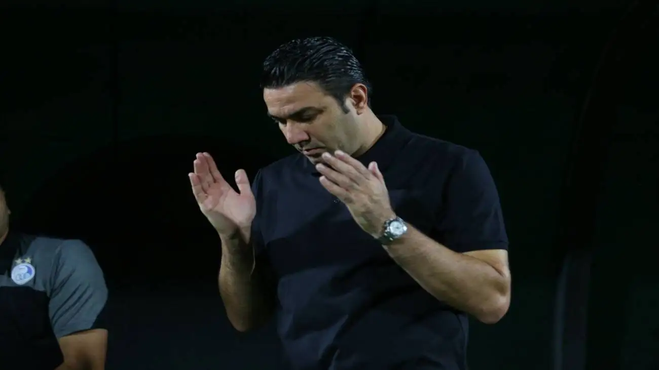 ویدیو  -  جواد نکونام تماشاگر ویژه دیدار تراکتور و شارجه