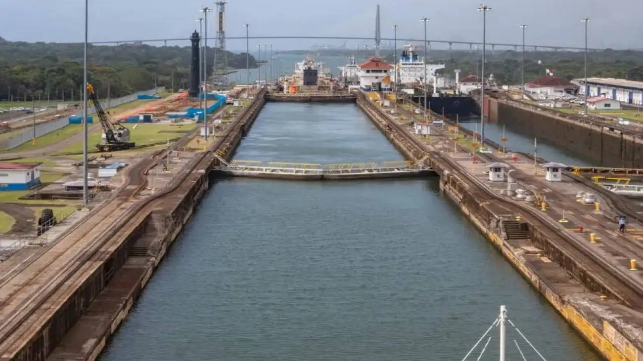 آسانسورهای حیرت انگیز کانال پاناما چطور کشتی های غول پیکر را جابه جا می کنند؟  -  ببینید