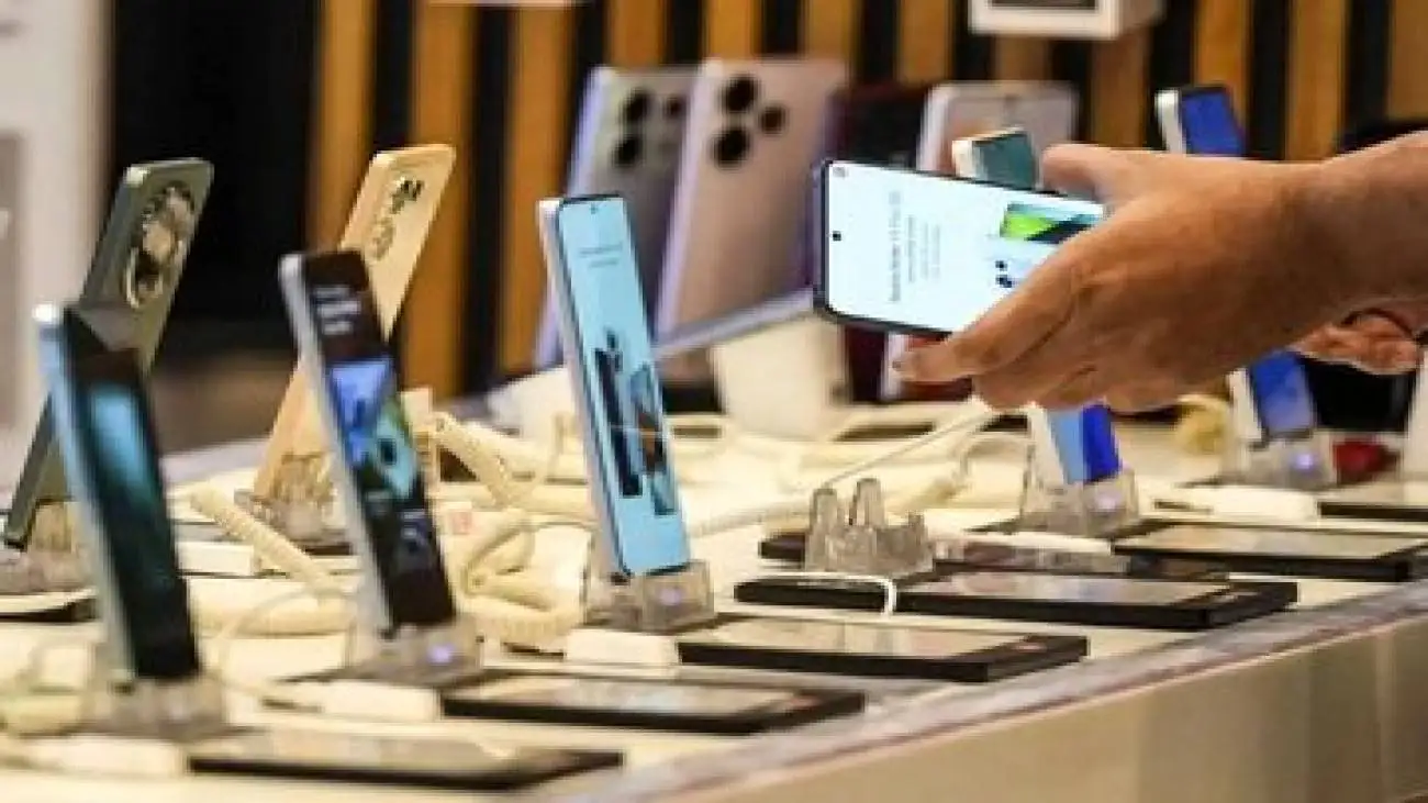 رجیستری موبایل وارد قانون شد -  درآمد دولت از حقوق ورودی گوشی های لاکچری چقدر خواهد بود؟