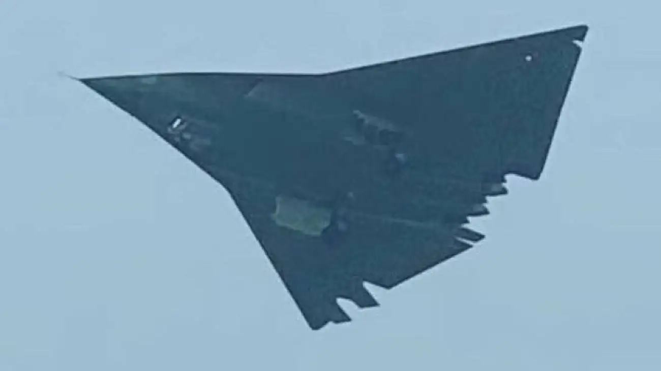 ویدیو  -  پرتاب جت های جنگنده نسل پنجم j35 در چین