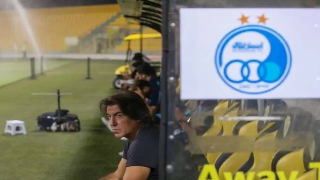 خشم ساپینتو از تصمیمات داور بازی  -  حرکت سرمربی استقلال را ببینید