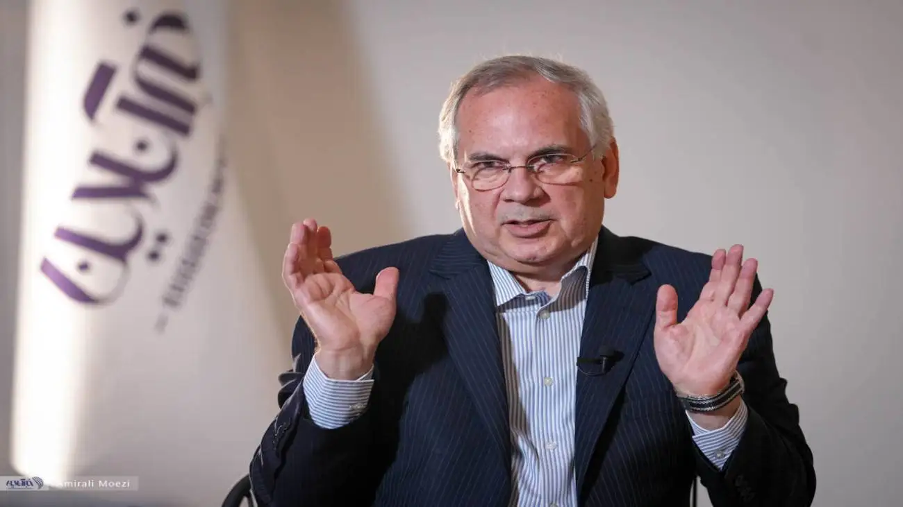 ویدیو  -  سریع القلم: ریشه بسیاری از مشکلات ما حاکم بودن طبقۀ ضعیف  است - طبقه ضعیف در پی رفع محرومیت های گذشته خودشان هستند، نه شکوه ایران!