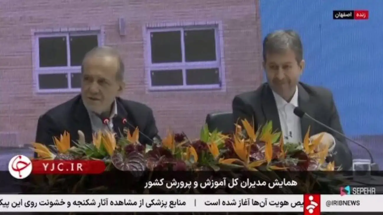 ویدیو  -  شوخی رئیس جمهور با یکی از حاضرین در هنگام بیان خاطره ای از زمان ریاست دانشگاه خود