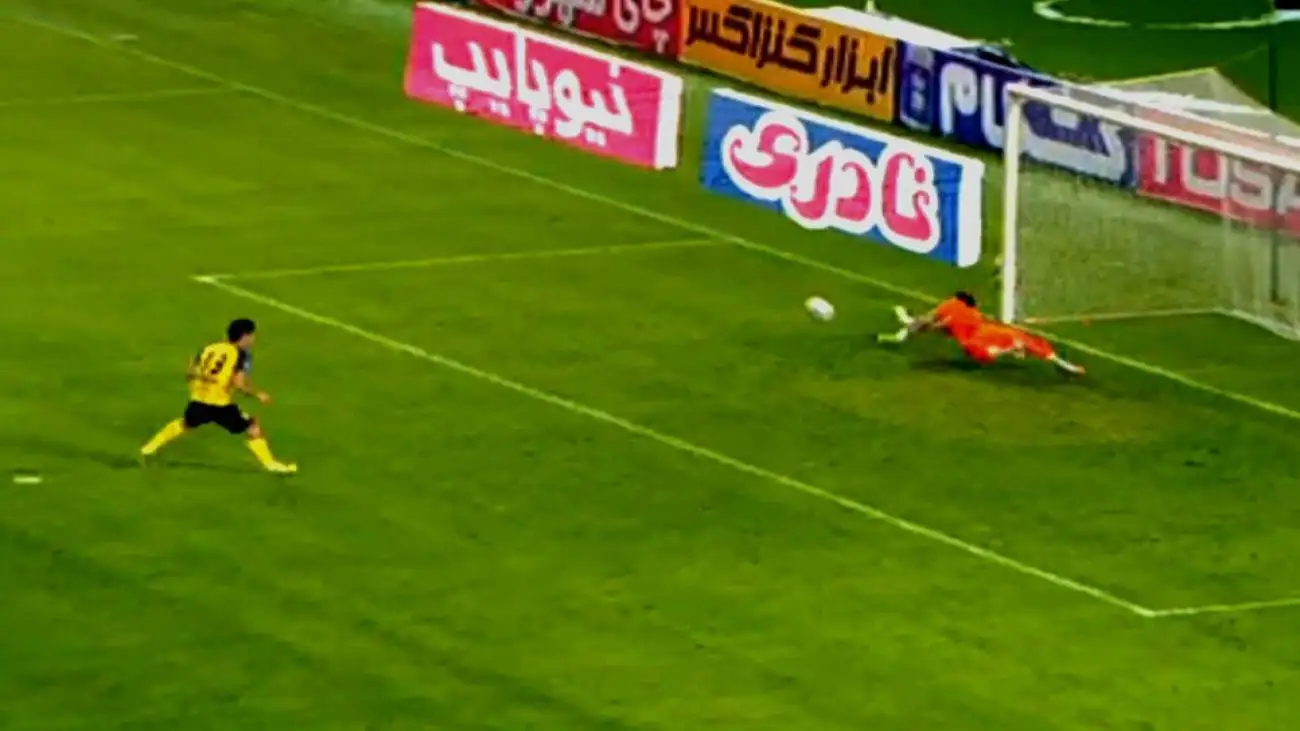 سوتی بزرگ روی پنالتی؛ 90میلیون ایرانی می دانند به جز این گزارشگر!