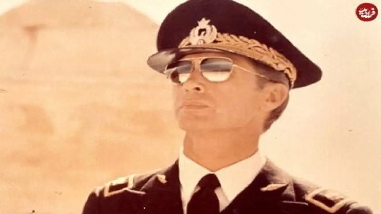 تصویر  -  تصویری از نادر جهانبانی در کنار جنگنده f-84 در سال 1339