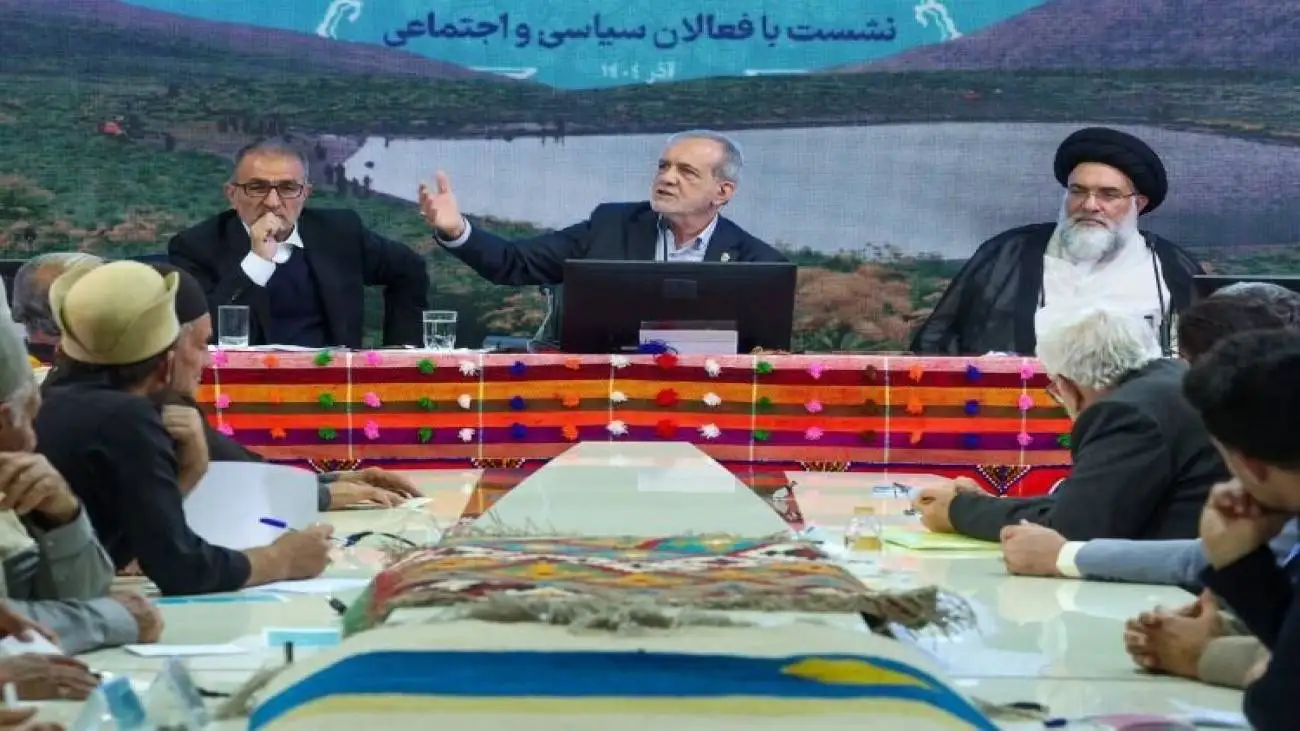 درگیری لفظی پزشکیان با یک منتقد  -  پخش زنده قطع شد