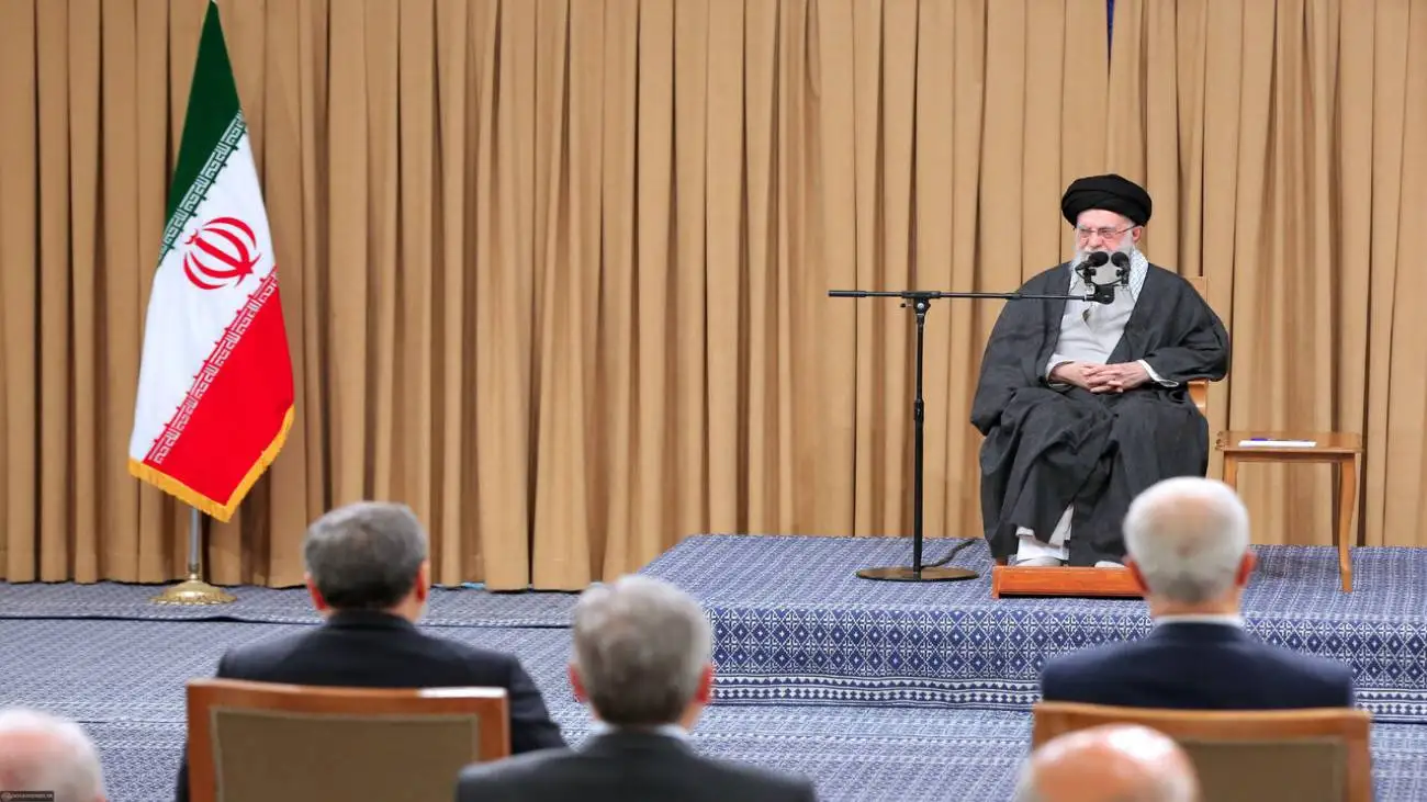 ویدیو  -  پنجره متفاوتی به دیدار عصر امروز رئیس جمهور و هیأت وزیران با رهبر معظم انقلاب