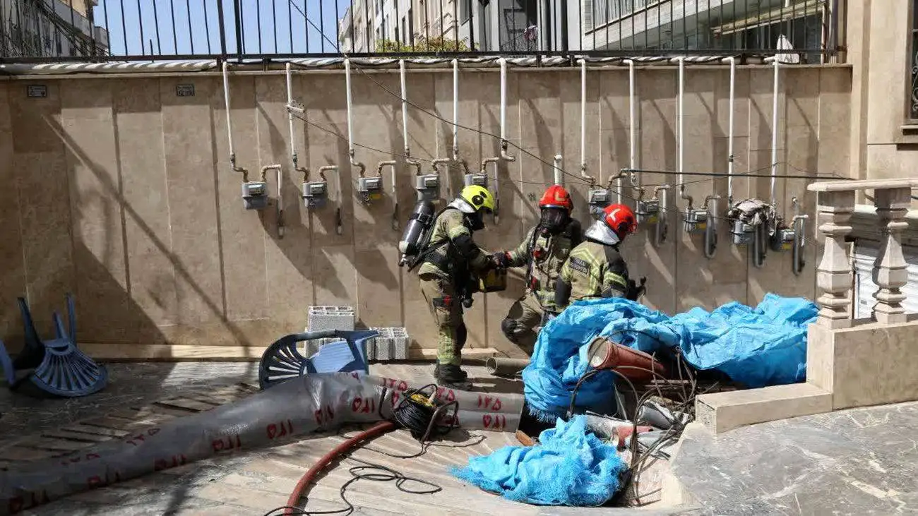 آتش سوزی ناگوار در یک ساختمان مسکونی 5 طبقه در مرزداران تهران  -  18 نفر نجات یافتند