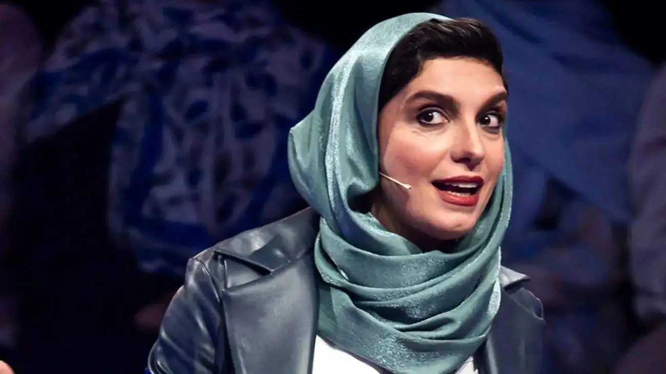 فیلم آواز خوانی الیکا عبدالرزاقی و مات و مبهوت شدن سیامک انصاری  -  ترانه  نون و پنیر آوردیم دخترتونو بردیم با صدای خانم بازیگر