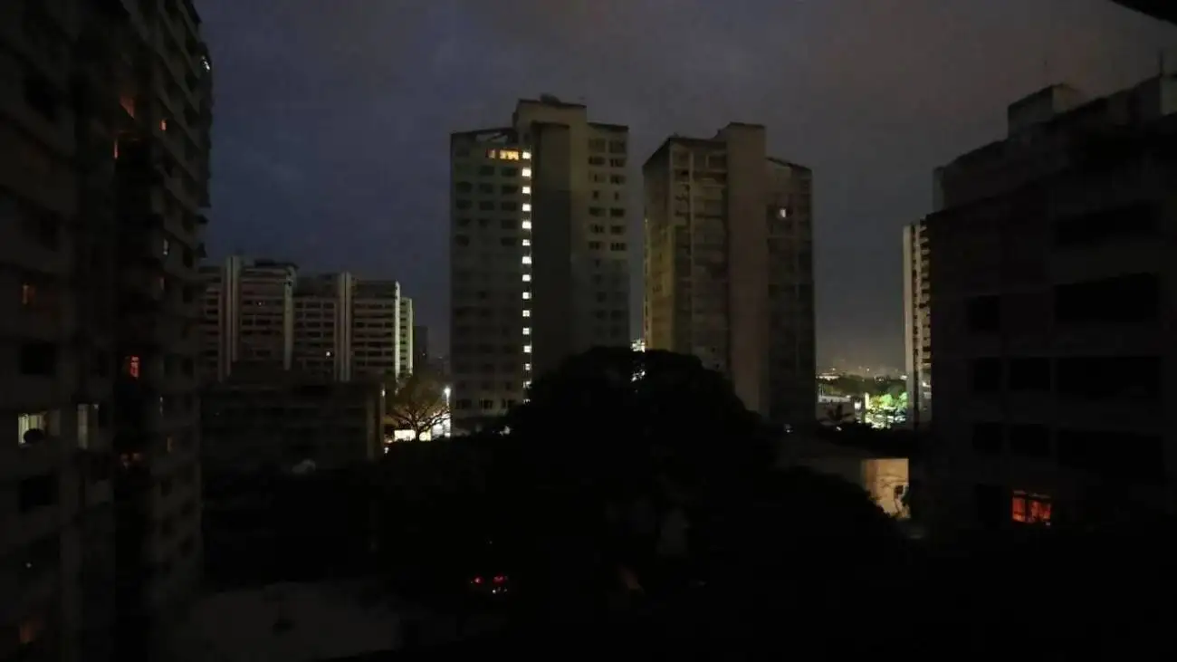 ویدیو  -   رسانه ها از قطع برق در بخش هایی از پایتخت ونزوئلا خبر دادند!