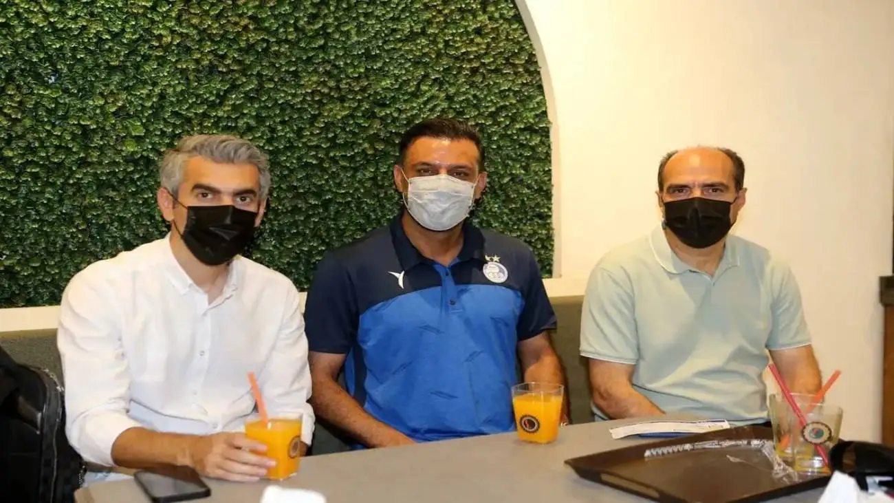 استقلالی ها به خاطر پرسپولیس کرونا گرفتند؟  -  11نفر به اصفهان برسانید لطفا!