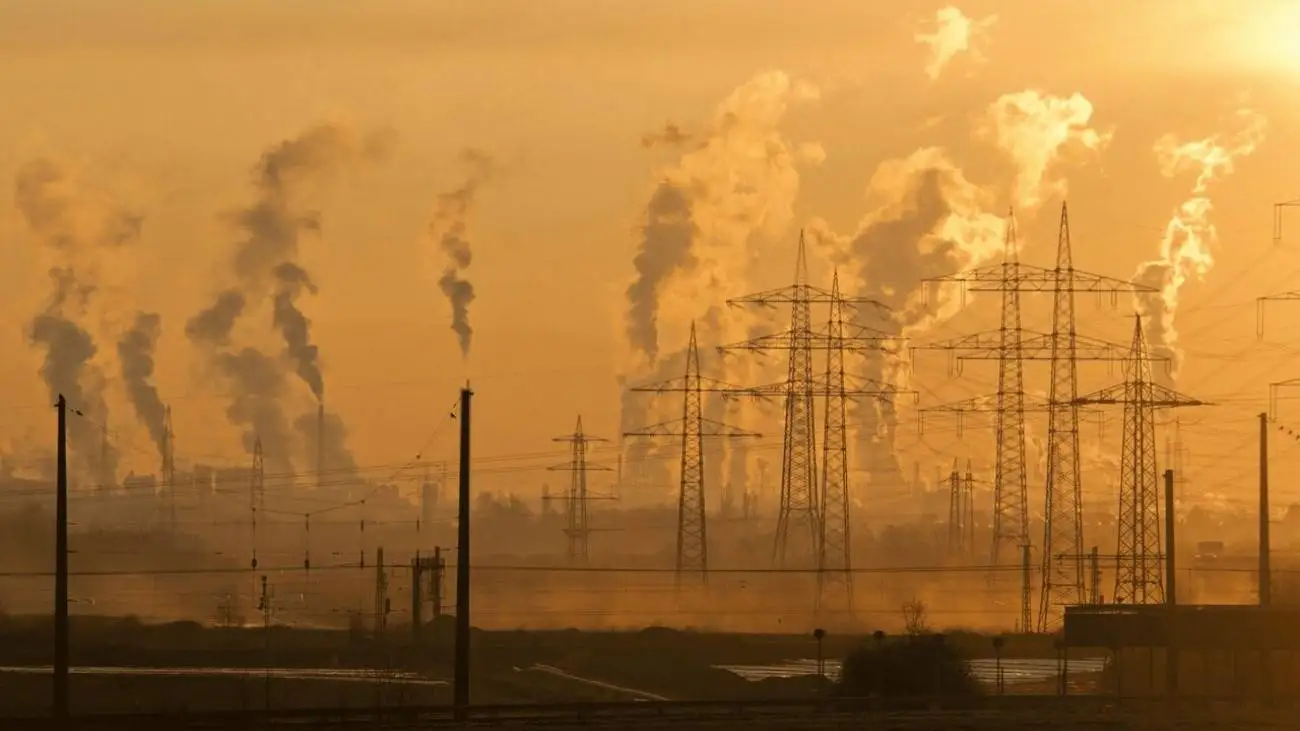 سیستان و بلوچستان در محاصره طوفان گرد و غبار  -   میانه هم آلوده شد  -  خوزستان گرفتار چرخه تکراری آلودگی هوا