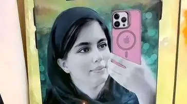 ویدیو  -  مرثیه جگرسوز پرویز پرستویی در خانه ابدی الهه حسین نژاد  -  روحش شاد