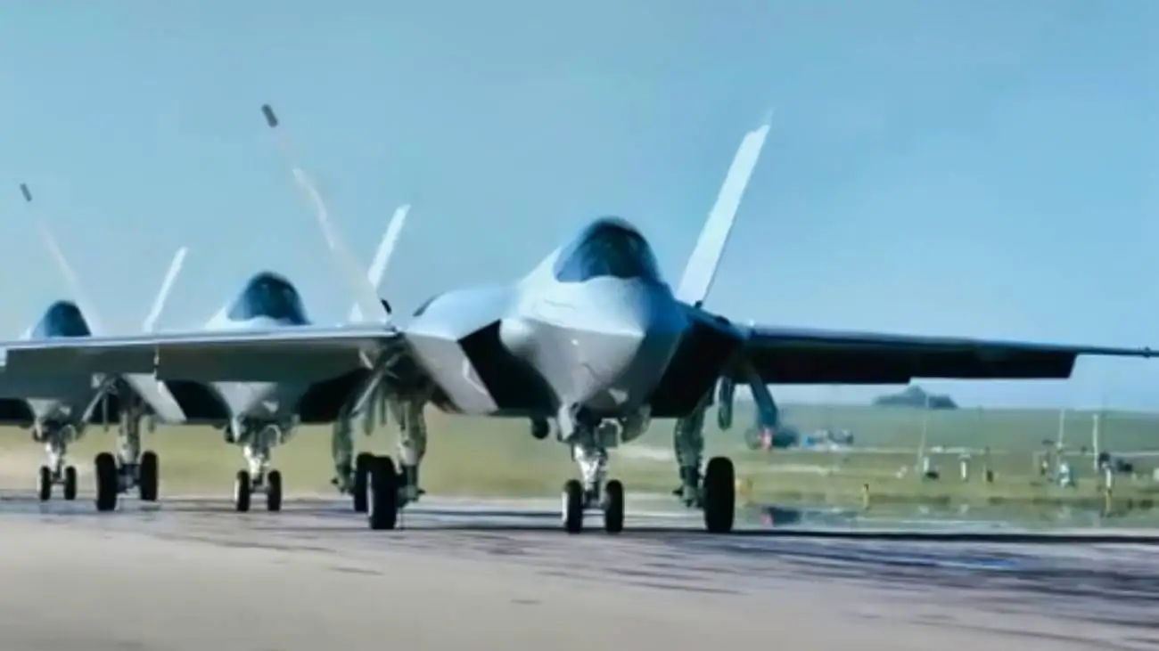 ویدیو  -   رونمایی چین از جدیدترین جنگنده بدون سرنشین و پنهان کار