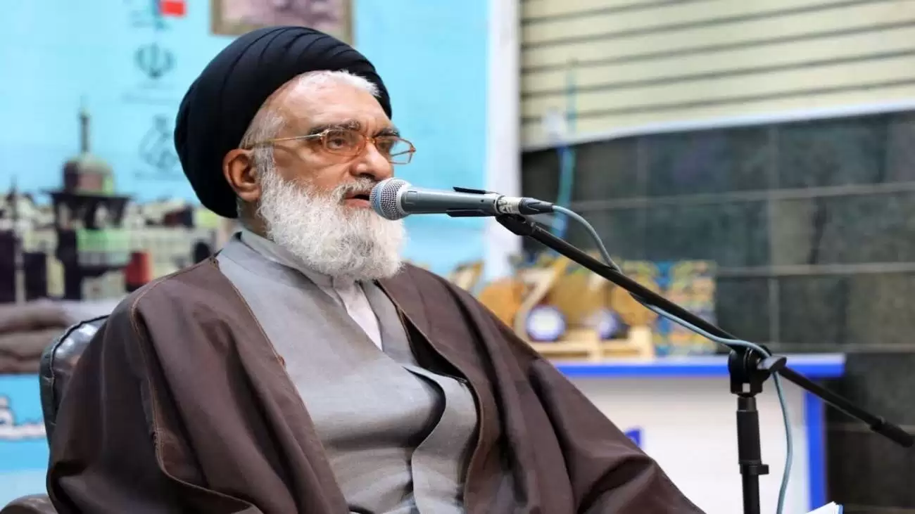 امام جمعه قم: نفوذی ها با مردم و ولایت فقیه برخورد خصمانه ای دارند؛ نمی شود به آنان اعتماد کرد
