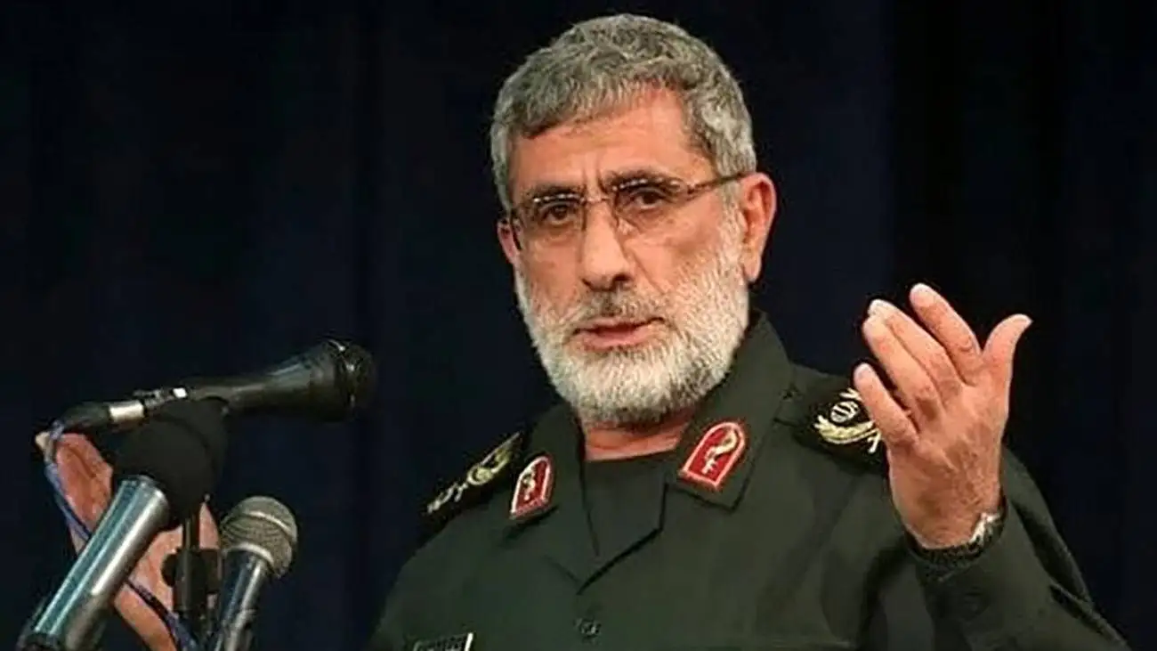 عکس سفر در زمان  -  (سردار قالیباف و سردار قاآنی در اوج جوانی ) در کنار همرزمان در جبهه  -   دهه 60