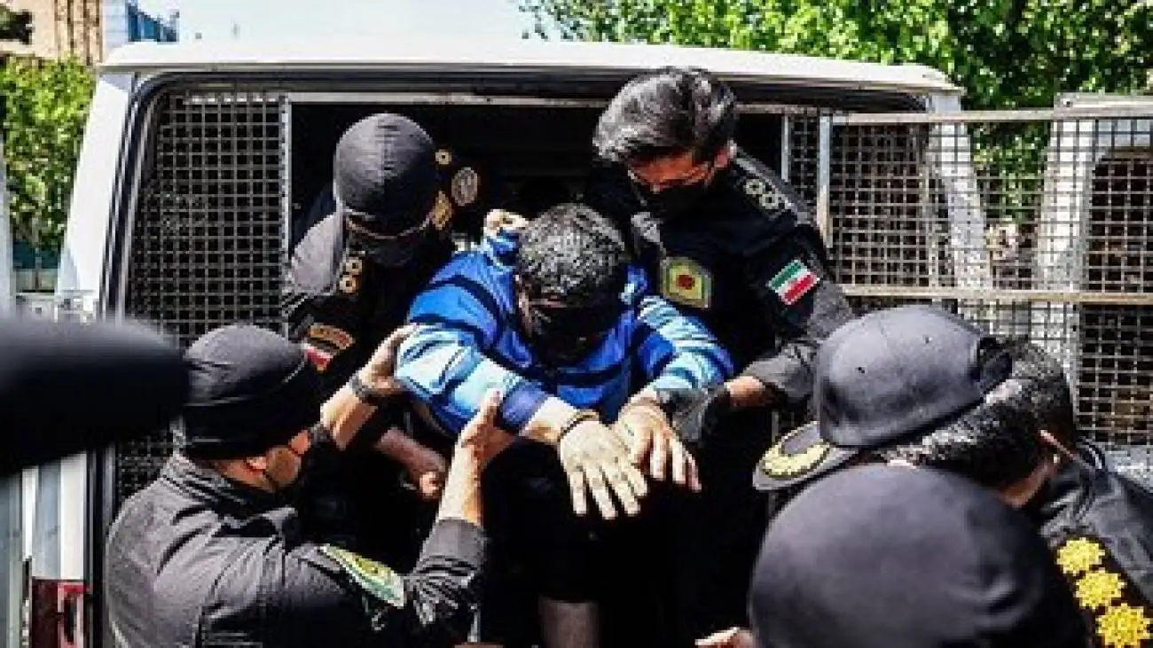 مقابله با اراذل با قدرت ادامه دارد -  اوباش دنبال سوراخ موش می گردند