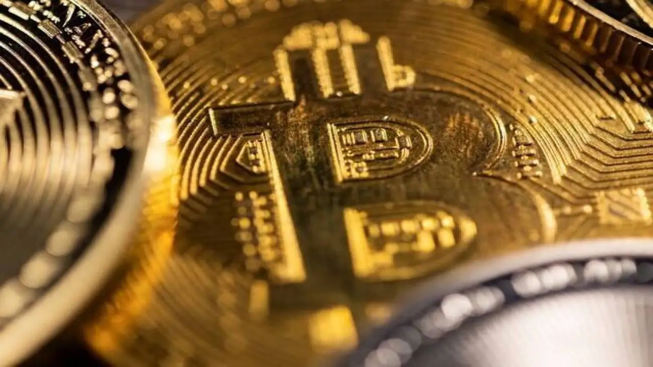 بلومبرگ: سقوط دوباره بیت کوین؛ بزرگ ترین رمز ارز جهان تا 2.8 درصد کاهش یافت و به زیر 67 دلار رسید