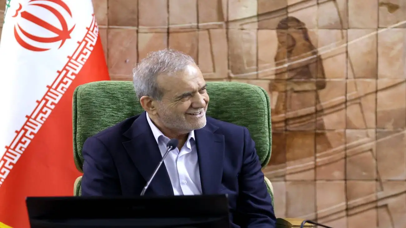 ویدیو  -   پزشکیان: ترامپ خوابش را ببیند که این نارسایی ها و مشکلات را به رخ ما بکشد