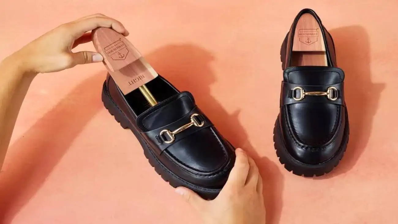 چگونه جلوی کفش را گشاد کنیم ؟ ؛ راهنمای کامل برای رفع تنگی کفش  -  از کجا بفهمیم کفش اندازه مان است؟