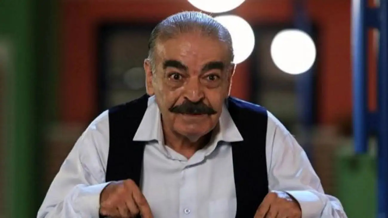 ویدیو -  سکانس خنده دار رفتار حمید لولایی، بازیگر سریال زیر آسمان شهر با بچه فامیل -  فقط مرجانه گلچین...