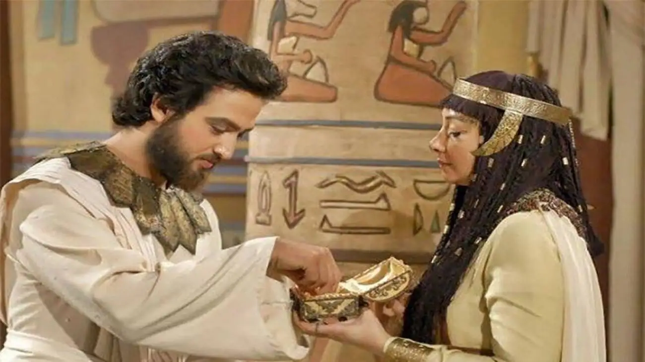 ترکیه ای ها هم یوسف پیامبر می بینند!  -  دوبله ترکی این سریال را ببینید