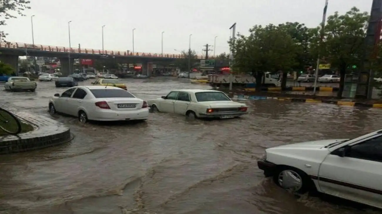 ویدیو  -  آب گرفتگی معابر شهر مهران در اثر بارش های اخیر