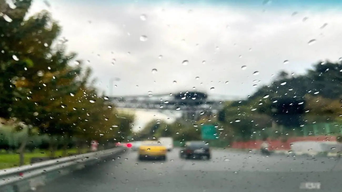 لحظه بارش باران در تهران؛ هم اکنون