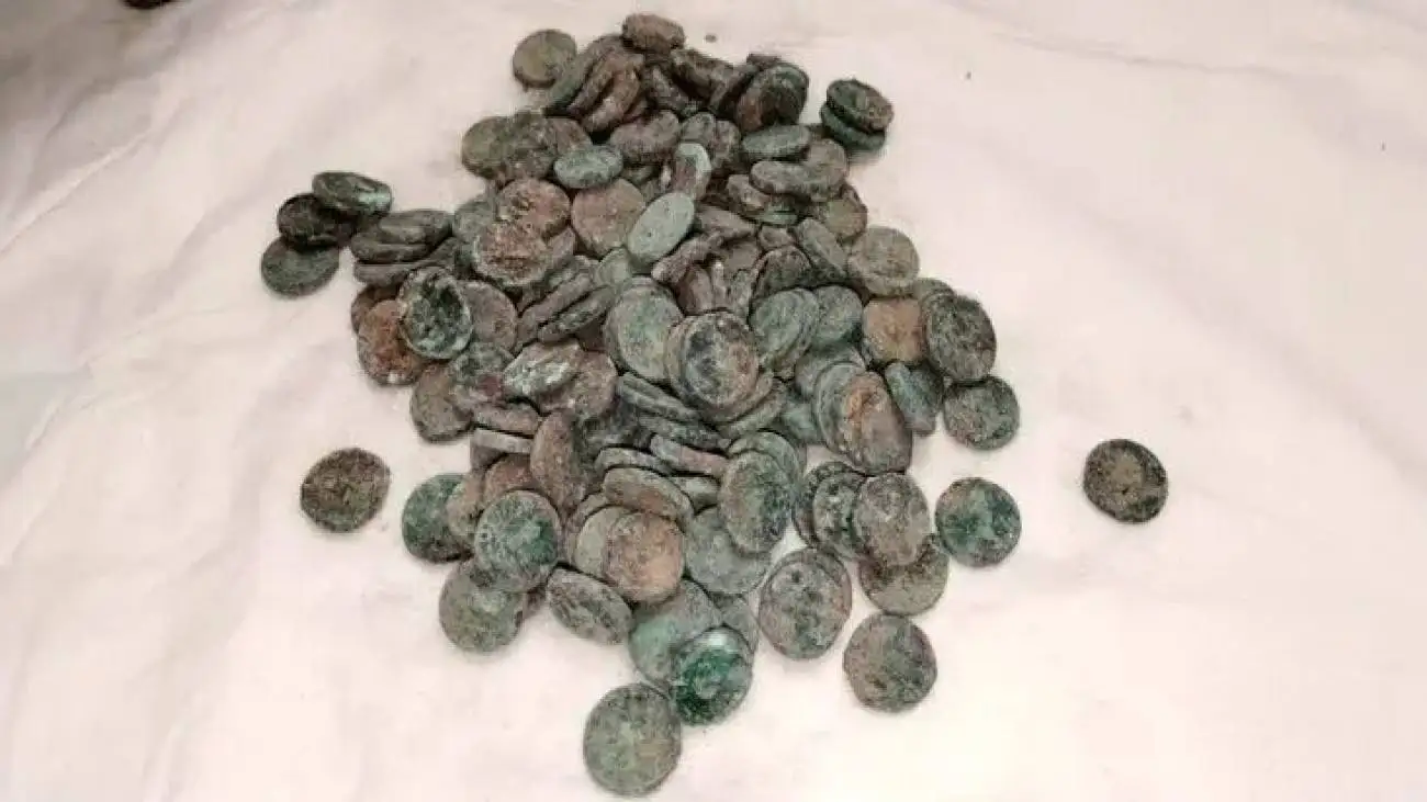 کشف سکه های نقره اشکانی  + عکس