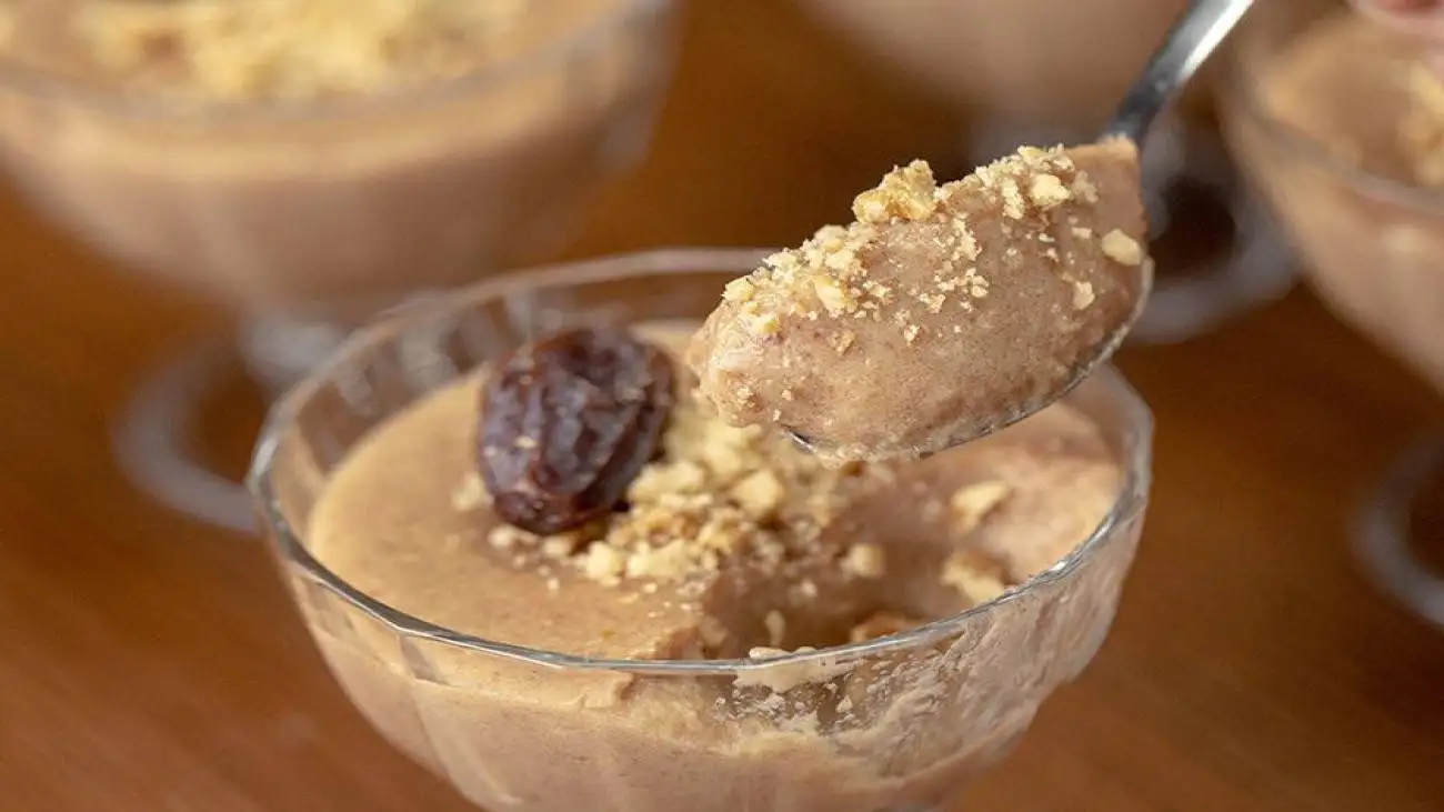 3 نوع دسر خرما با ژلاتین، گردو و شیر برای ماه رمضان