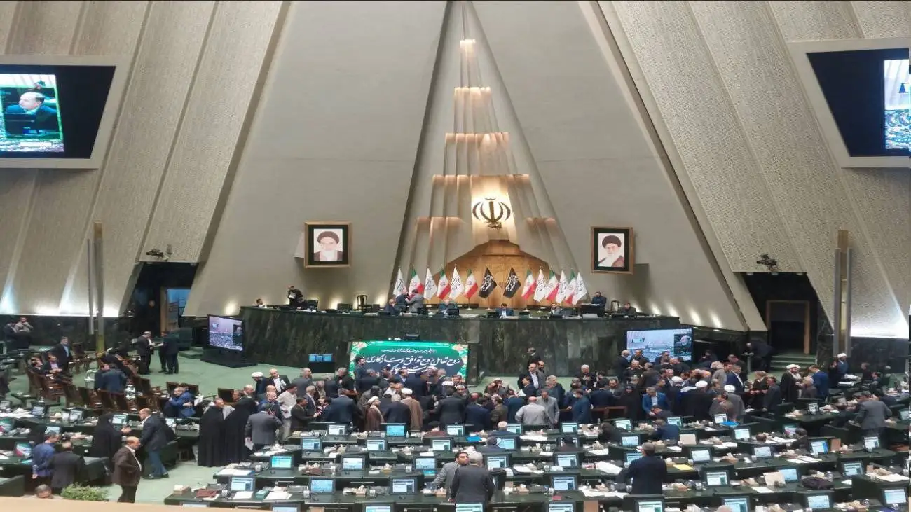 ویدیو  -  طق جالب نماینده مجلس: جمهوری اسلامی، رابین هود نیست! آقایان نماینده! دود موتورهای افشاگری شما جمهوری اسلامی را خفه کرده است!