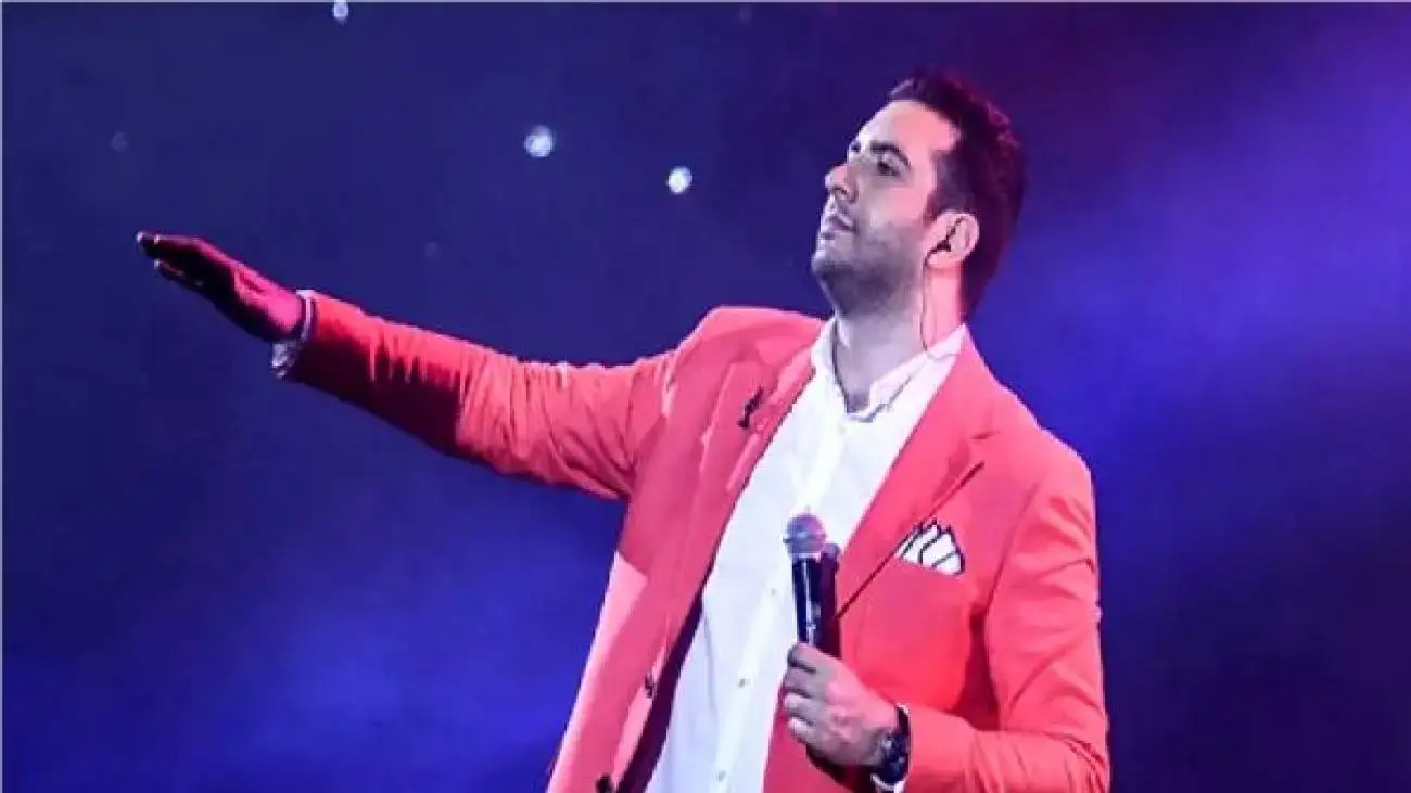 آواز شاد -  مرده تو کنسرت حاجیلی دیگه نمیتونه خودشو کنترل کنه اون وسط رقصید