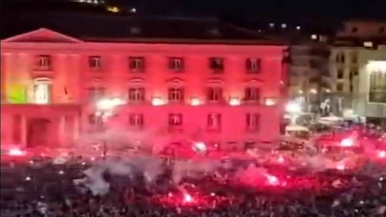 ویدیو  -  شهر ناپل پس از گل ناپولی منفجر شد