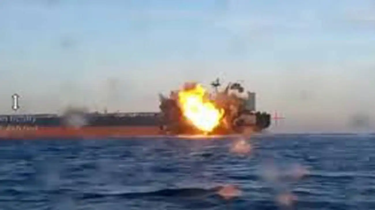 ویدیو  -  حمله اوکراین به یک نفت کش دیگر روسیه در دریای سیاه!