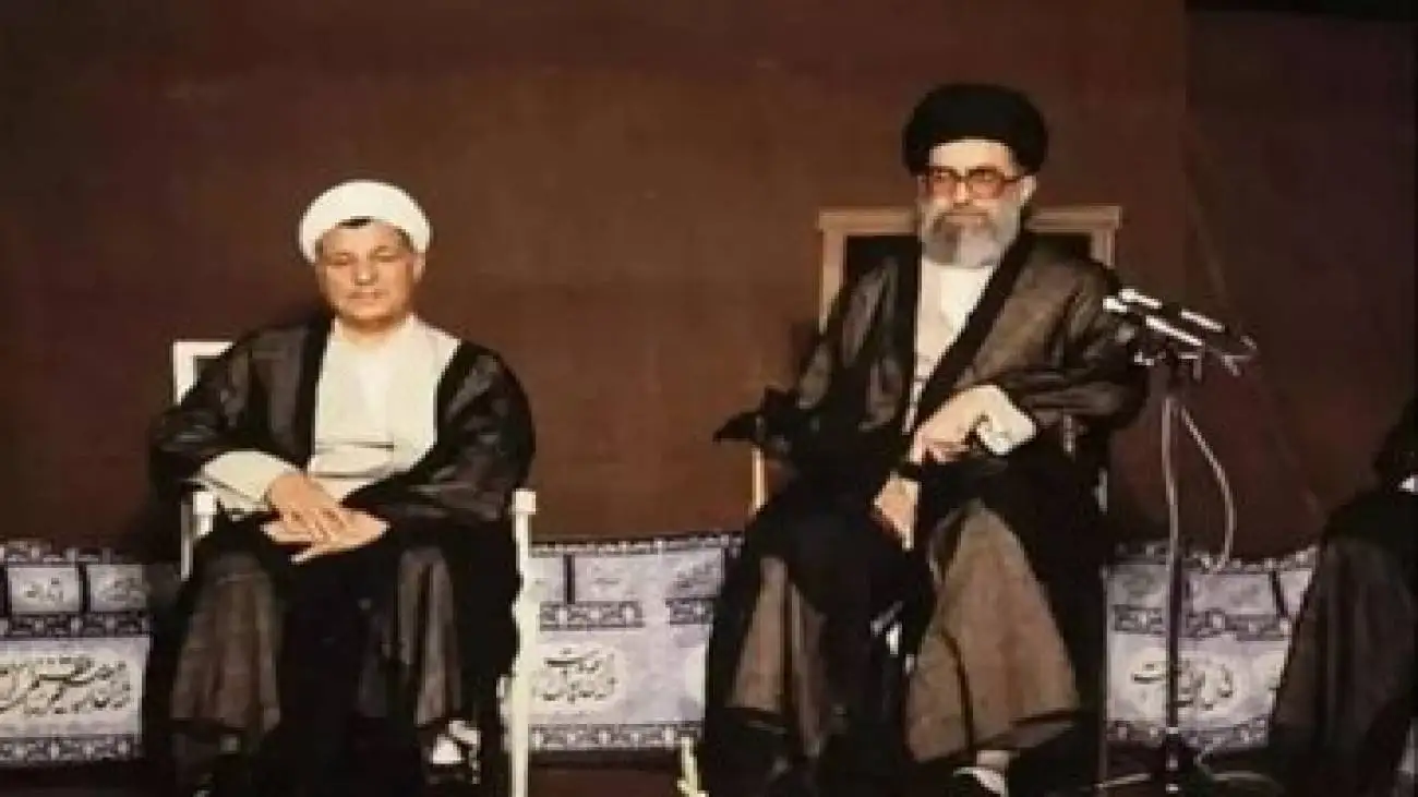 تصویر  -  تصویری تاریخی از نخستین مجلس شورای اسلامی؛ وقتی حضرت آیت الله خامنه ای و آیت الله هاشمی رفسنجانی ائتلاف بزرگ را تشکیل دادند