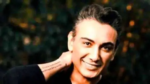 دانلود آهنگ باشکوه شادمهر عقیلی  -  ساختنش شاید یه عمر طول بکشه ...