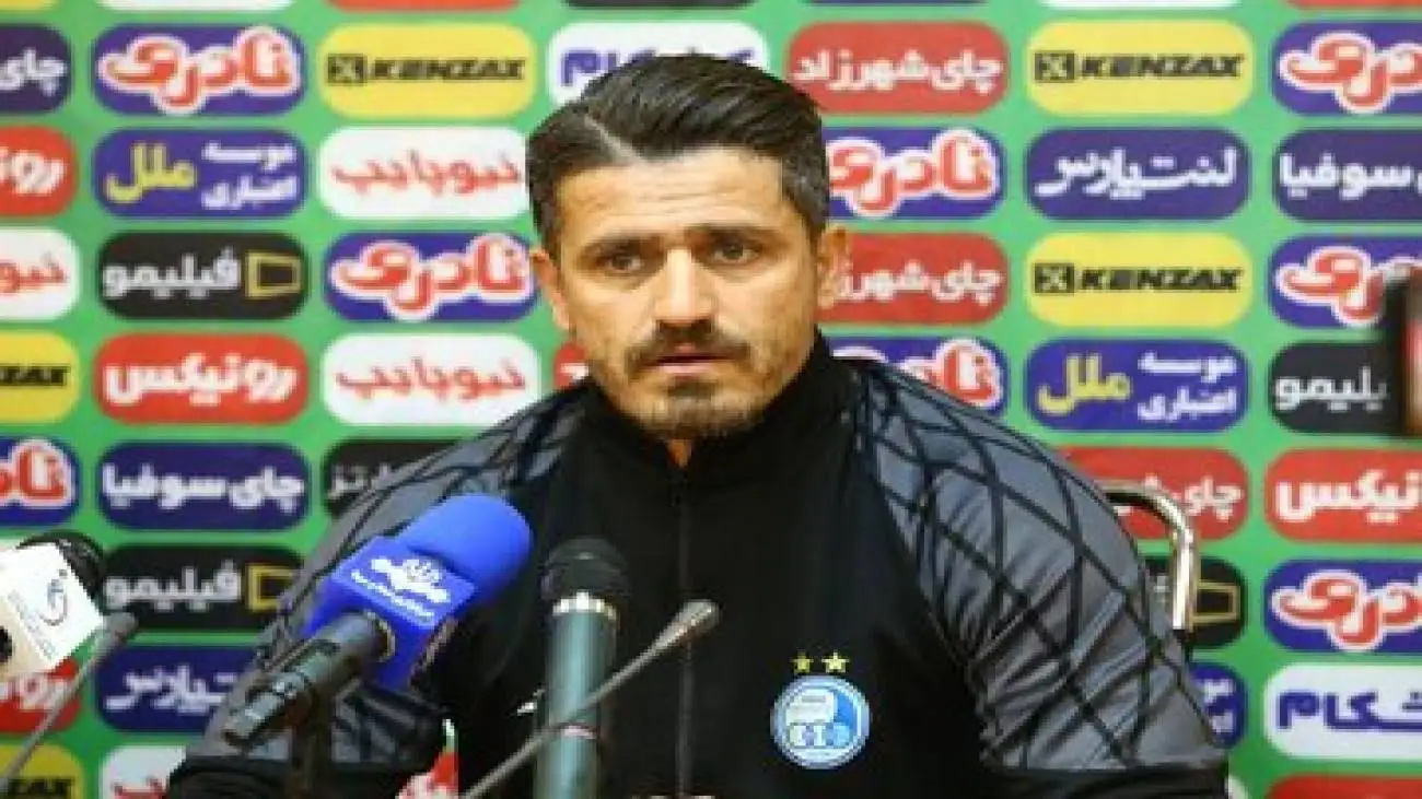 عکس -  وریا غفوری با استقلال در دبی