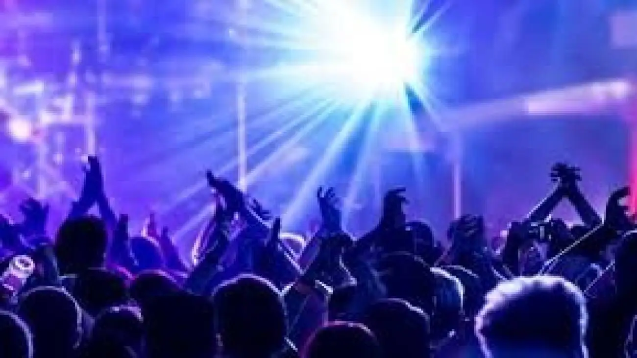 این آهنگ خواننده پاپ ایرانی 264 میلیون بازدید گرفت!  -  ببینید