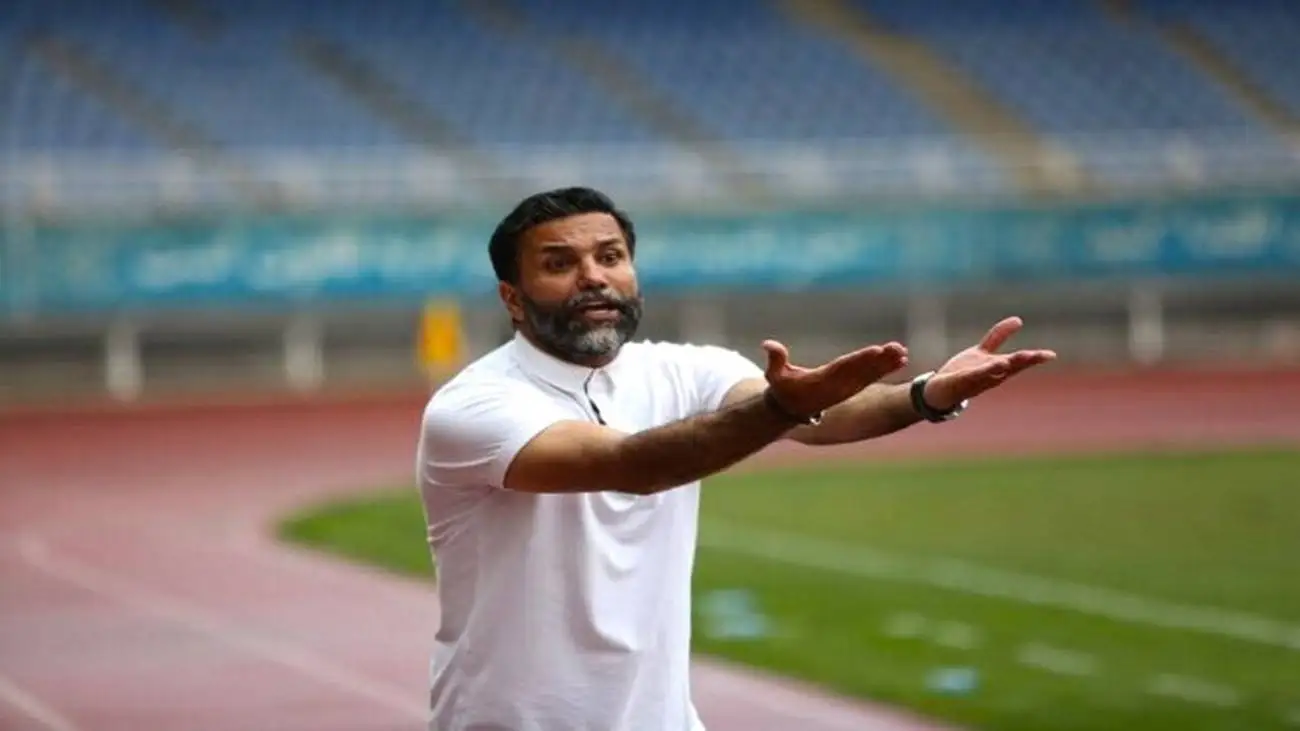 یواشکی نماز خواندن یک چهره فوتبالی خبرساز شد!  -  ببینید