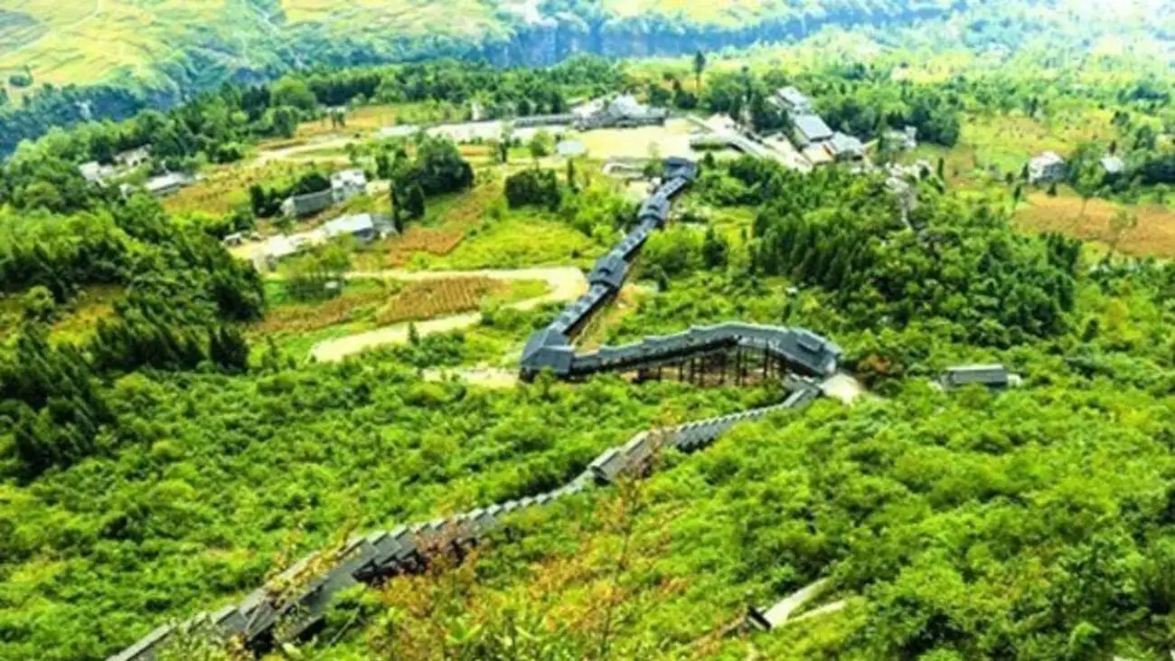 با طولانی ترین پله برقی جهان، 1٬236 متر را در 10 دقیقه طی کنید + ویدئو