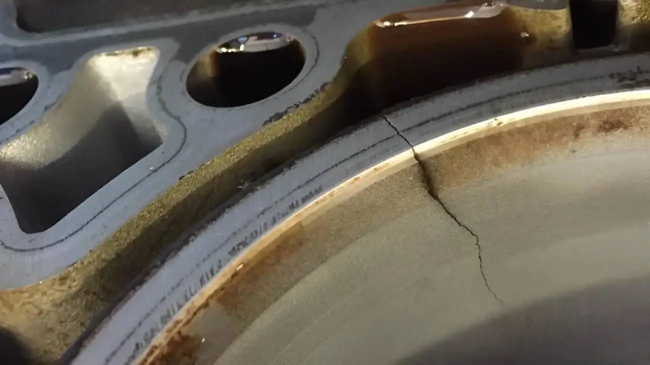 ترک سیلندر خودرو چیست؟  -  چه عواملی باعث ترک خوردن سیلندر می شود؟